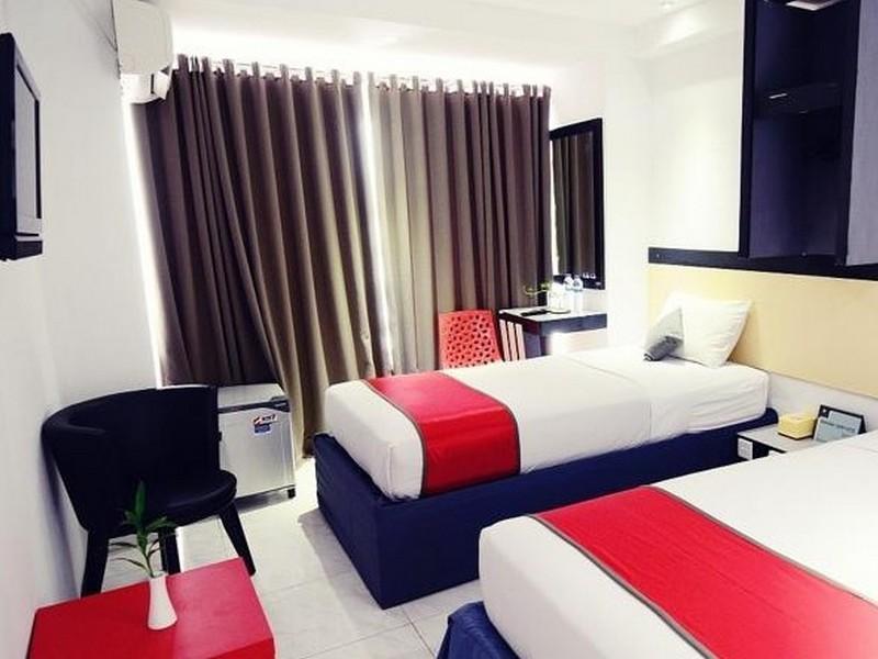 Oyo 1318 Hotel Prince Boulevard Manado Exterior photo