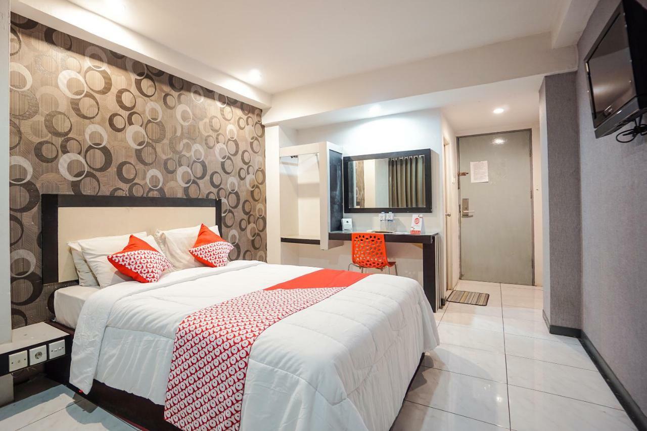 Oyo 1318 Hotel Prince Boulevard Manado Exterior photo