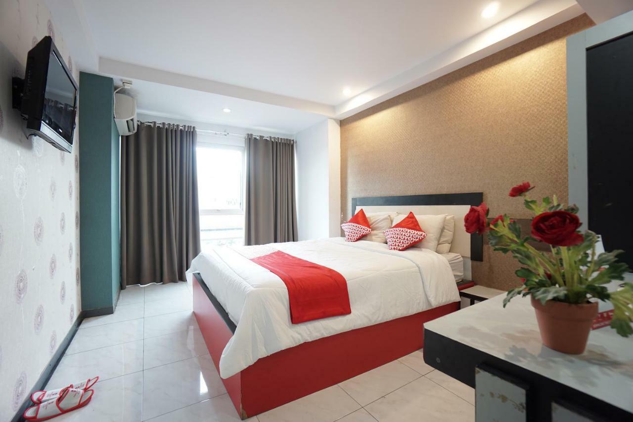 Oyo 1318 Hotel Prince Boulevard Manado Exterior photo