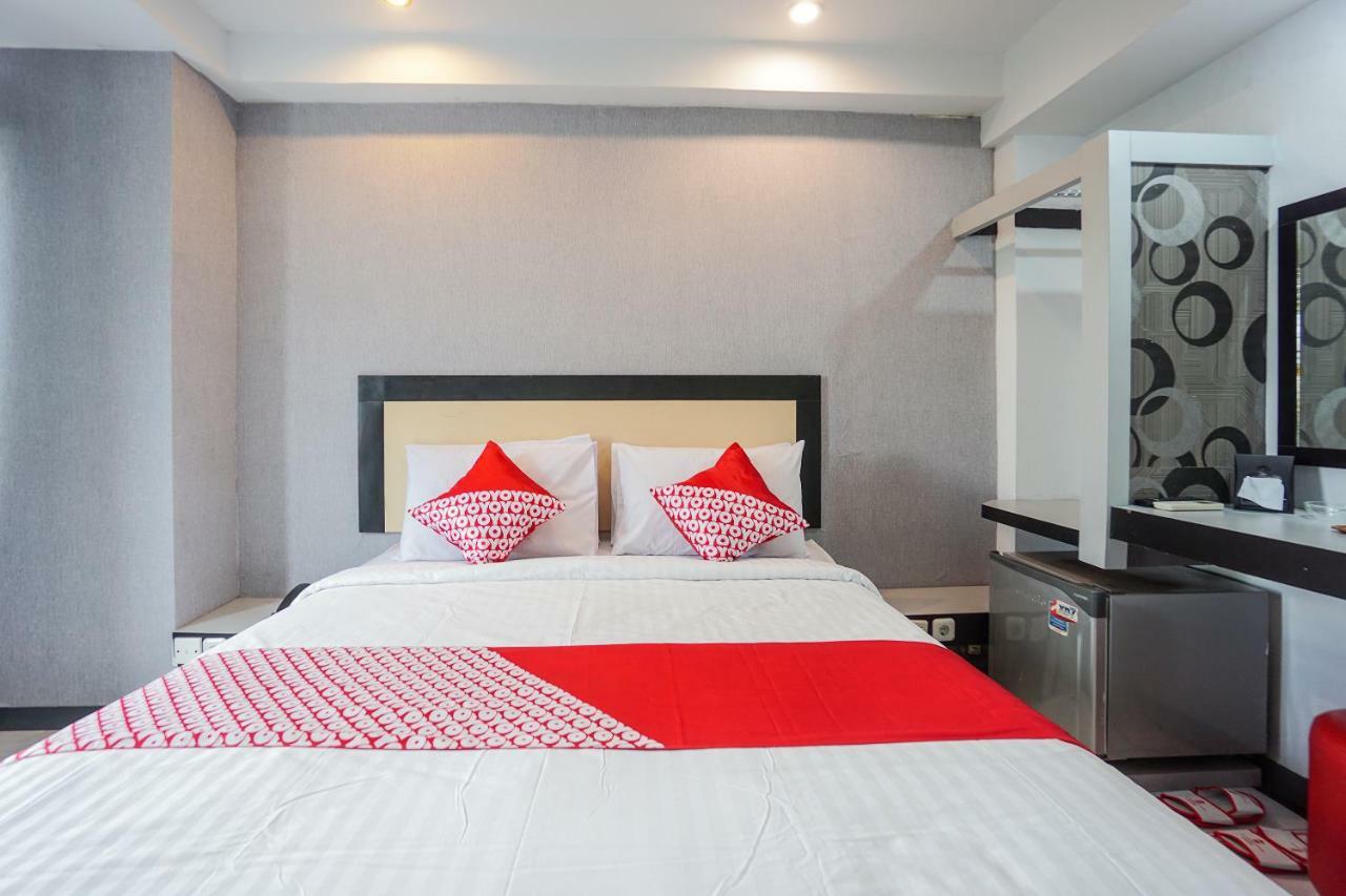 Oyo 1318 Hotel Prince Boulevard Manado Exterior photo
