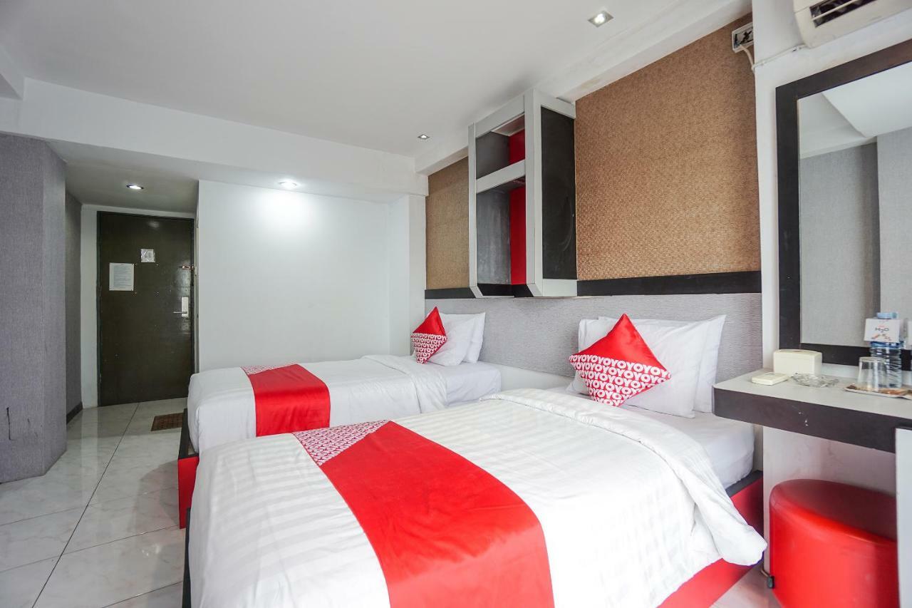 Oyo 1318 Hotel Prince Boulevard Manado Exterior photo