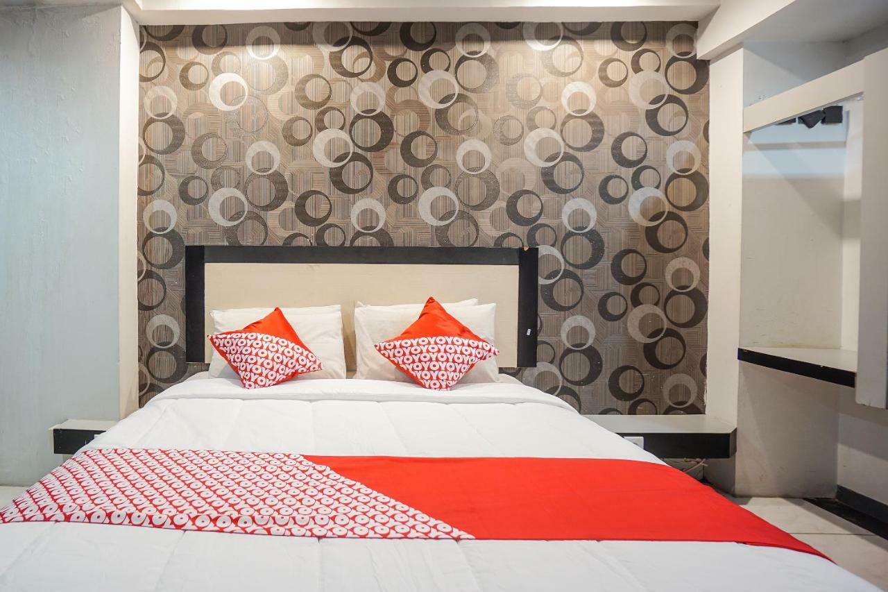 Oyo 1318 Hotel Prince Boulevard Manado Exterior photo