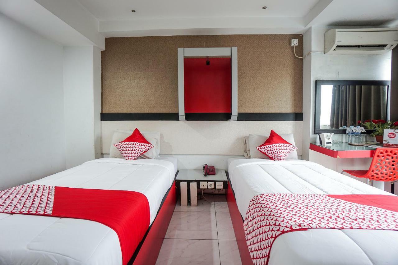Oyo 1318 Hotel Prince Boulevard Manado Exterior photo