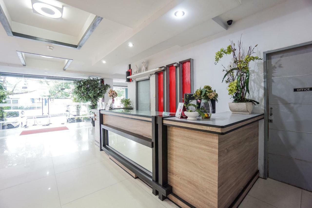 Oyo 1318 Hotel Prince Boulevard Manado Exterior photo