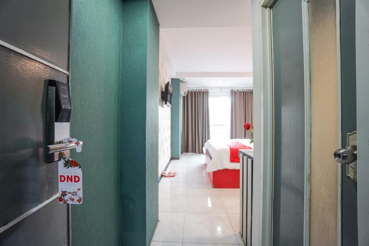 Oyo 1318 Hotel Prince Boulevard Manado Exterior photo